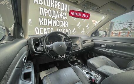 Mitsubishi Outlander III рестайлинг 3, 2018 год, 1 995 000 рублей, 18 фотография