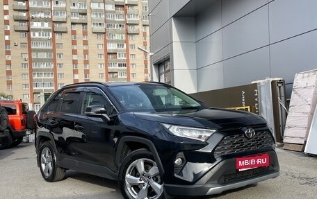 Toyota RAV4, 2020 год, 3 699 000 рублей, 1 фотография