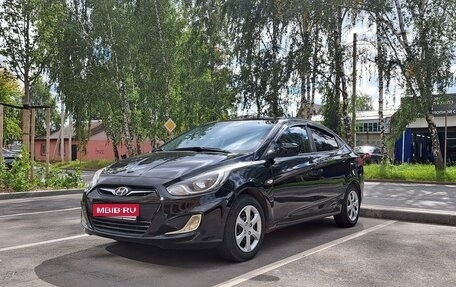 Hyundai Solaris II рестайлинг, 2012 год, 620 000 рублей, 1 фотография