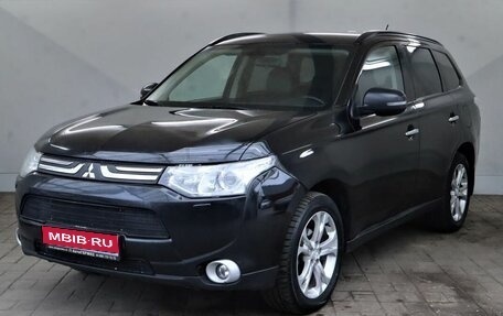 Mitsubishi Outlander III рестайлинг 3, 2013 год, 1 350 000 рублей, 1 фотография