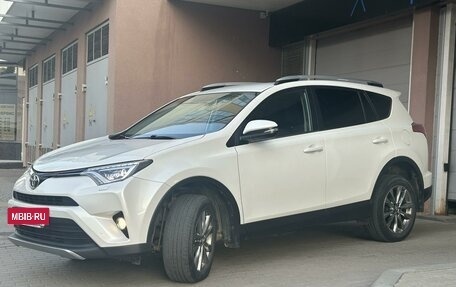 Toyota RAV4, 2018 год, 2 950 000 рублей, 2 фотография