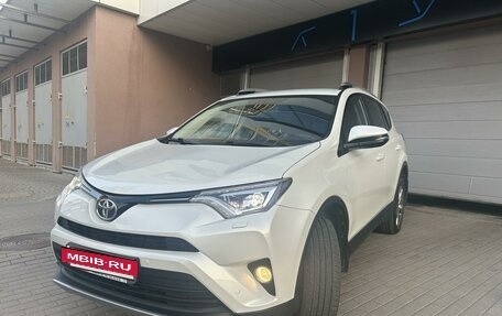 Toyota RAV4, 2018 год, 2 950 000 рублей, 3 фотография