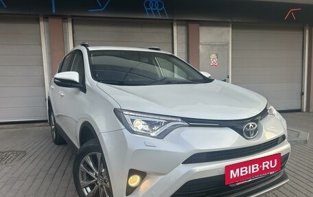 Toyota RAV4, 2018 год, 2 950 000 рублей, 6 фотография