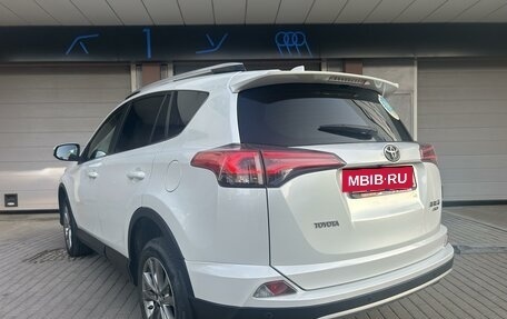 Toyota RAV4, 2018 год, 2 950 000 рублей, 12 фотография