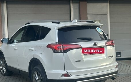 Toyota RAV4, 2018 год, 2 950 000 рублей, 9 фотография