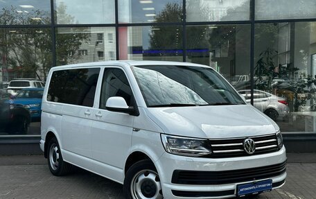 Volkswagen Multivan T6 рестайлинг, 2019 год, 4 550 000 рублей, 3 фотография