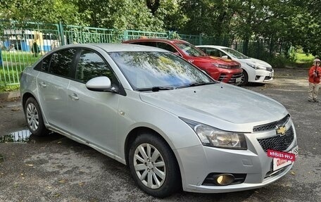 Chevrolet Cruze II, 2011 год, 700 000 рублей, 3 фотография