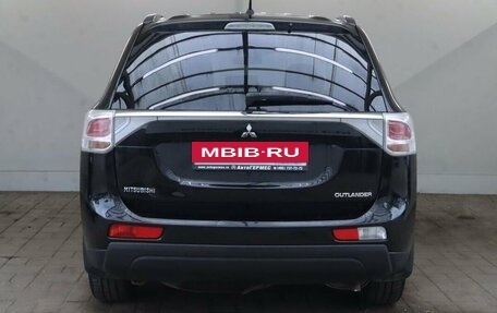 Mitsubishi Outlander III рестайлинг 3, 2013 год, 1 350 000 рублей, 3 фотография