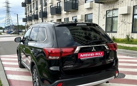 Mitsubishi Outlander III рестайлинг 3, 2018 год, 3 000 000 рублей, 3 фотография