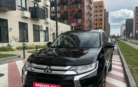 Mitsubishi Outlander III рестайлинг 3, 2018 год, 3 000 000 рублей, 4 фотография