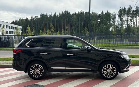 Mitsubishi Outlander III рестайлинг 3, 2018 год, 3 000 000 рублей, 6 фотография