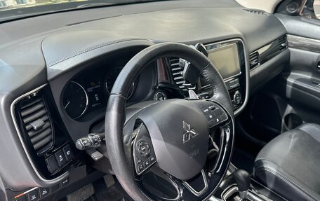 Mitsubishi Outlander III рестайлинг 3, 2018 год, 3 000 000 рублей, 16 фотография