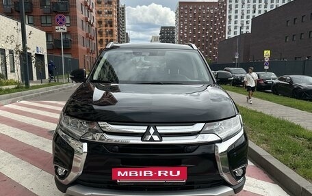 Mitsubishi Outlander III рестайлинг 3, 2018 год, 3 000 000 рублей, 15 фотография