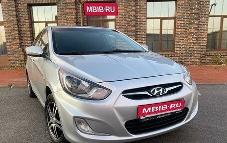 Hyundai Solaris II рестайлинг, 2013 год, 770 000 рублей, 3 фотография