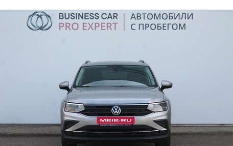 Volkswagen Tiguan II, 2021 год, 2 990 000 рублей, 2 фотография