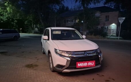 Mitsubishi Outlander III рестайлинг 3, 2017 год, 1 650 000 рублей, 2 фотография