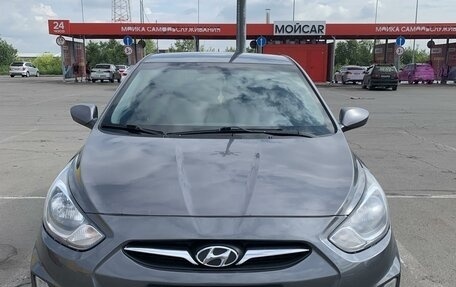 Hyundai Solaris II рестайлинг, 2012 год, 1 000 000 рублей, 1 фотография