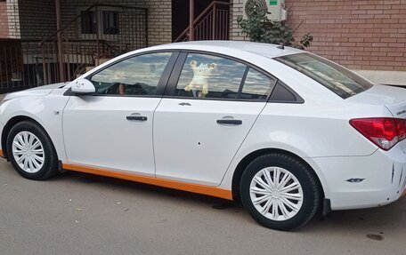 Chevrolet Cruze II, 2010 год, 750 000 рублей, 4 фотография