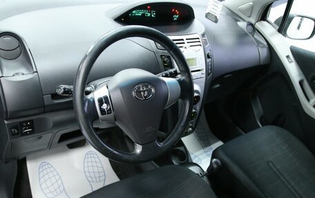 Toyota Yaris III рестайлинг, 2006 год, 673 000 рублей, 13 фотография