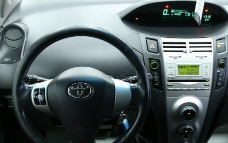 Toyota Yaris III рестайлинг, 2006 год, 673 000 рублей, 14 фотография