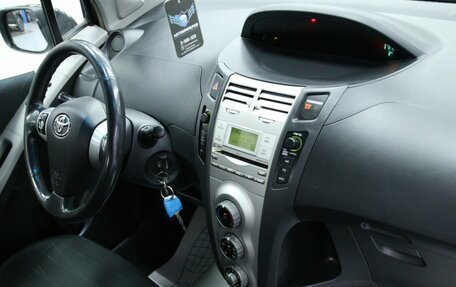 Toyota Yaris III рестайлинг, 2006 год, 673 000 рублей, 16 фотография