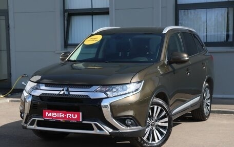 Mitsubishi Outlander III рестайлинг 3, 2019 год, 2 599 000 рублей, 1 фотография