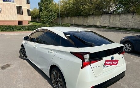 Toyota Prius IV XW50, 2019 год, 2 300 000 рублей, 5 фотография