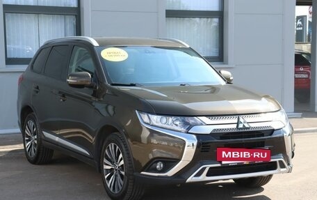 Mitsubishi Outlander III рестайлинг 3, 2019 год, 2 599 000 рублей, 3 фотография