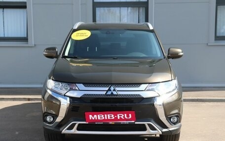 Mitsubishi Outlander III рестайлинг 3, 2019 год, 2 599 000 рублей, 2 фотография