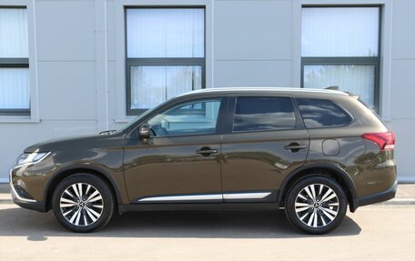 Mitsubishi Outlander III рестайлинг 3, 2019 год, 2 599 000 рублей, 8 фотография