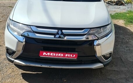 Mitsubishi Outlander III рестайлинг 3, 2015 год, 1 850 000 рублей, 1 фотография