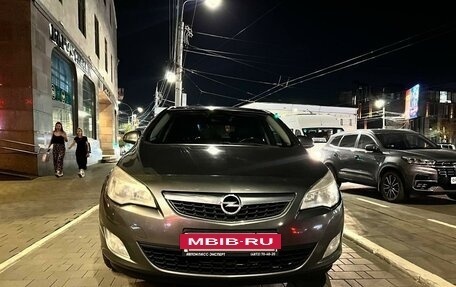 Opel Astra J, 2011 год, 740 000 рублей, 3 фотография