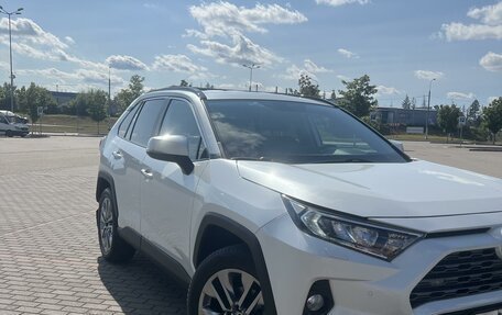 Toyota RAV4, 2020 год, 3 800 000 рублей, 2 фотография