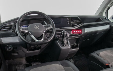 Volkswagen Multivan T6 рестайлинг, 2022 год, 7 345 000 рублей, 10 фотография