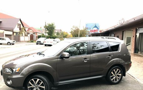 Mitsubishi Outlander III рестайлинг 3, 2010 год, 1 400 000 рублей, 4 фотография