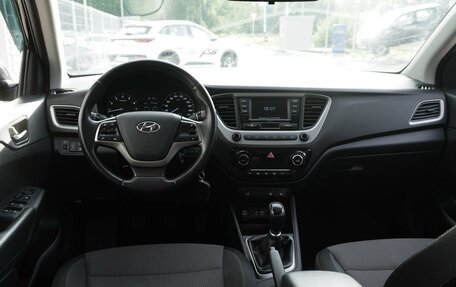 Hyundai Solaris II рестайлинг, 2017 год, 1 319 000 рублей, 6 фотография