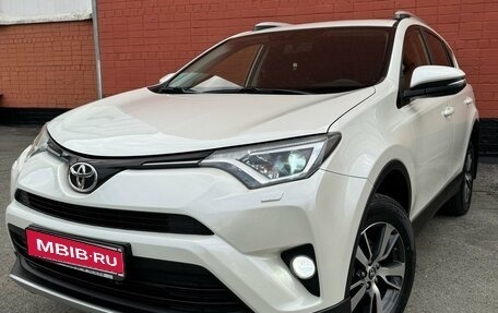 Toyota RAV4, 2016 год, 2 800 000 рублей, 2 фотография