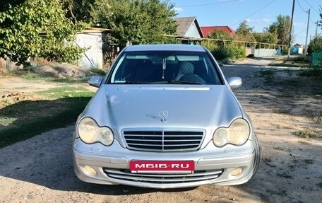 Mercedes-Benz C-Класс, 2004 год, 600 000 рублей, 2 фотография