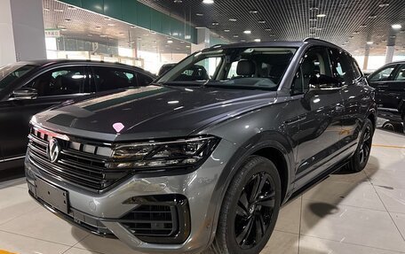 Volkswagen Touareg III, 2021 год, 5 800 000 рублей, 2 фотография