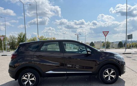 Renault Kaptur I рестайлинг, 2018 год, 1 855 000 рублей, 4 фотография