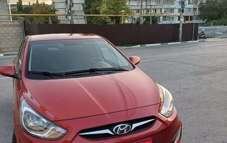 Hyundai Solaris II рестайлинг, 2012 год, 850 000 рублей, 1 фотография