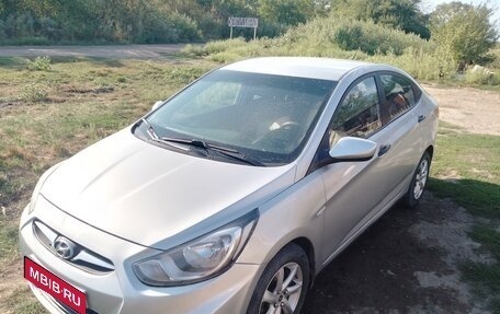 Hyundai Solaris II рестайлинг, 2012 год, 750 000 рублей, 1 фотография