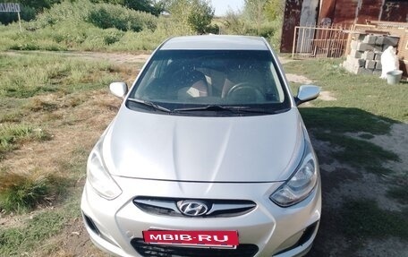 Hyundai Solaris II рестайлинг, 2012 год, 750 000 рублей, 2 фотография