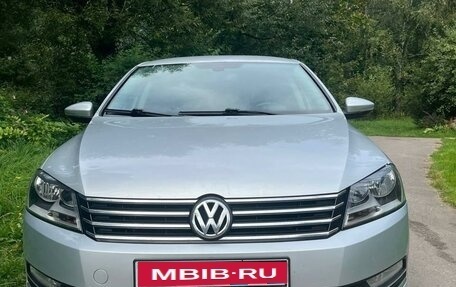 Volkswagen Passat B7, 2011 год, 1 055 000 рублей, 2 фотография