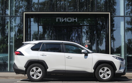 Toyota RAV4, 2021 год, 2 950 000 рублей, 4 фотография