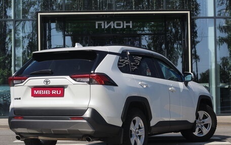 Toyota RAV4, 2021 год, 2 950 000 рублей, 3 фотография