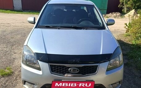 KIA Rio II, 2011 год, 650 000 рублей, 1 фотография