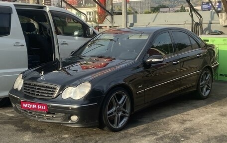 Mercedes-Benz C-Класс, 2005 год, 560 000 рублей, 1 фотография