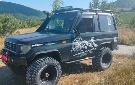 Toyota Land Cruiser 70, 1993 год, 1 650 000 рублей, 1 фотография