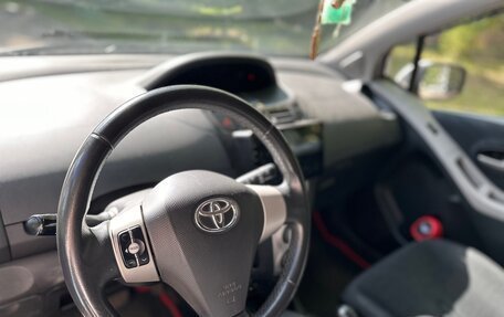 Toyota Yaris III рестайлинг, 2008 год, 600 000 рублей, 9 фотография